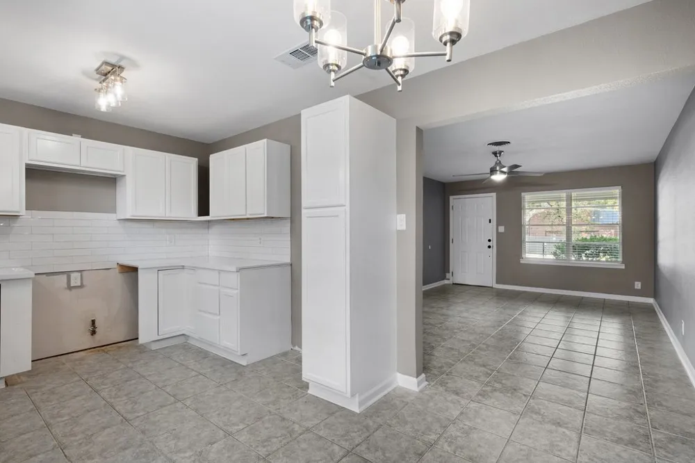 2411 S 6th Street Austin, TX 78704