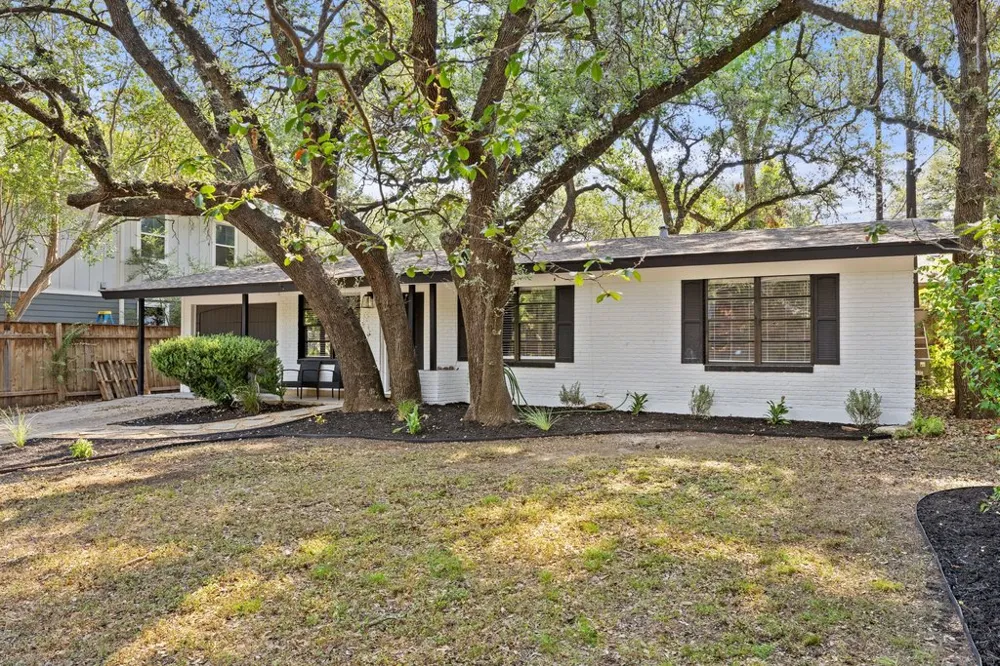 2411 S 6th Street Austin, TX 78704
