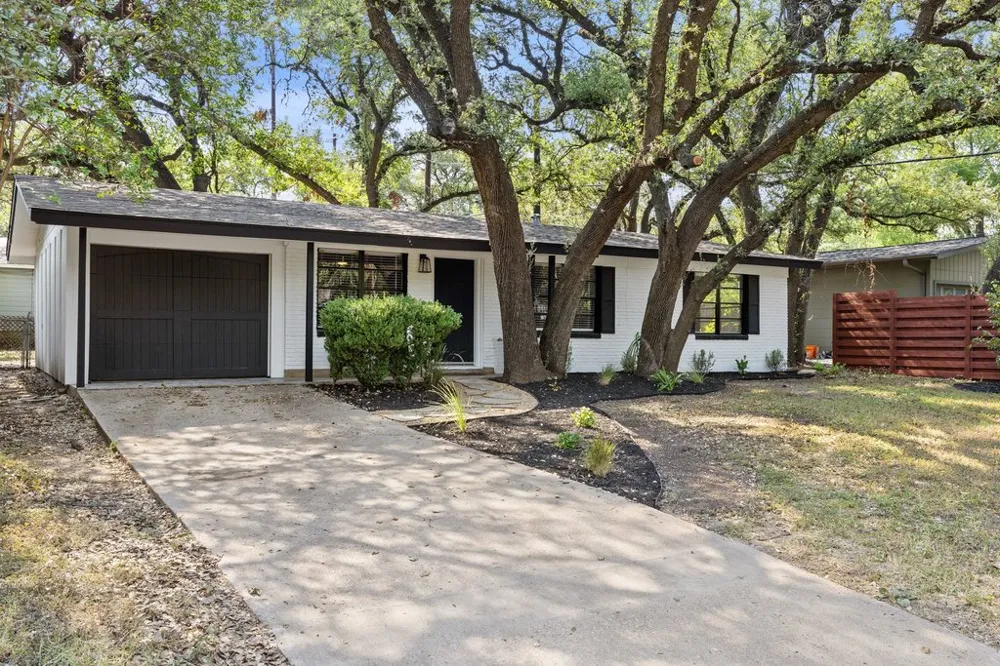 2411 S 6th Street Austin, TX 78704