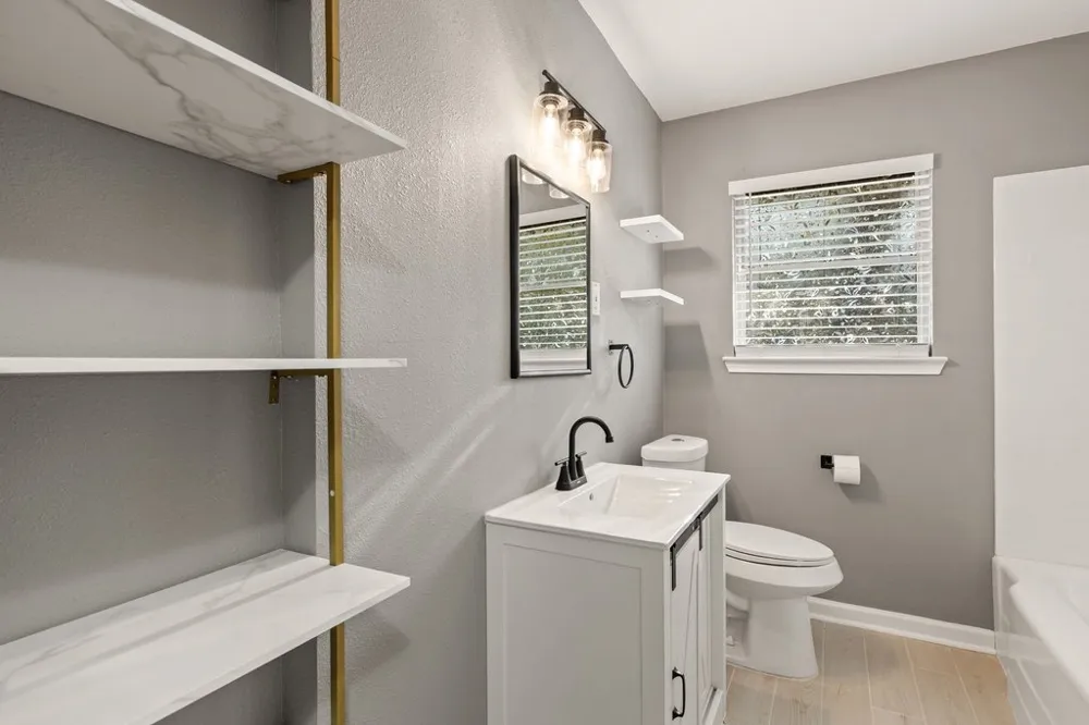 2411 S 6th Street Austin, TX 78704