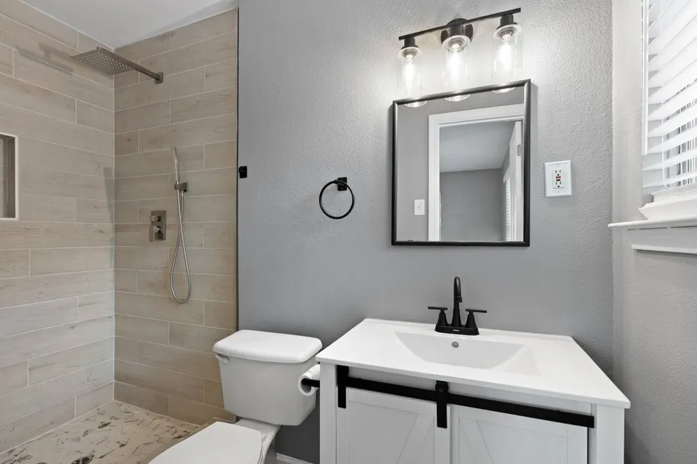 2411 S 6th Street Austin, TX 78704