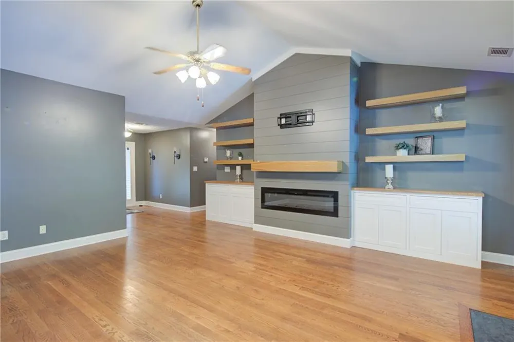 4267 Riviere PT Gainesville, GA 30507