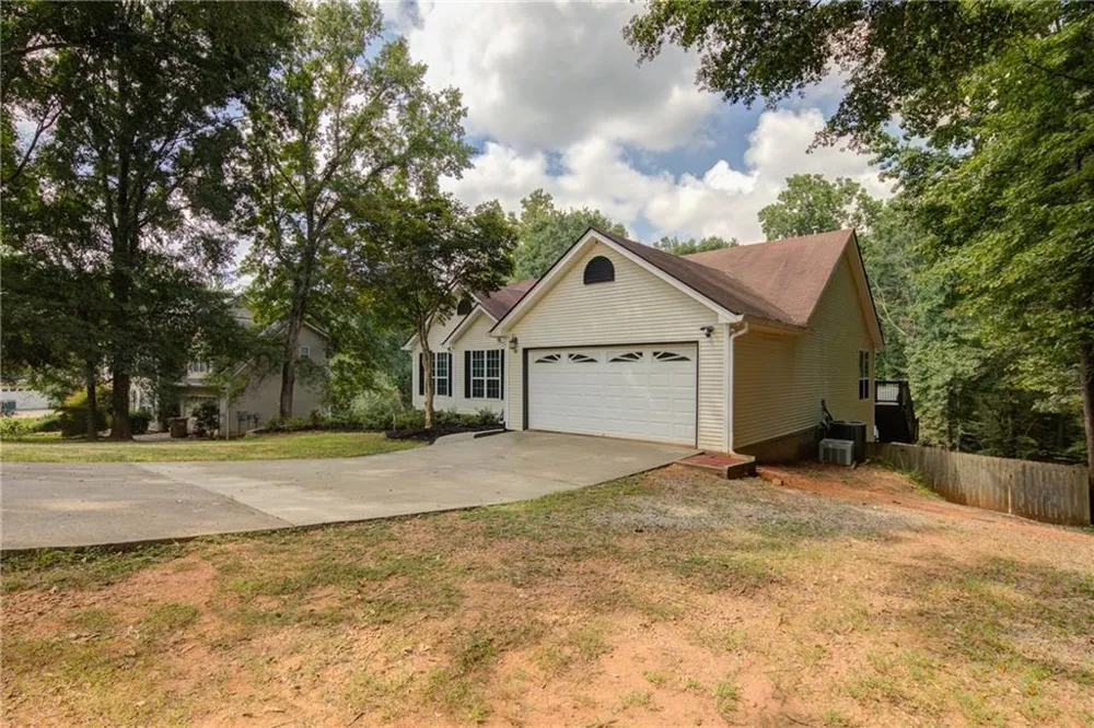 4267 Riviere PT Gainesville, GA 30507