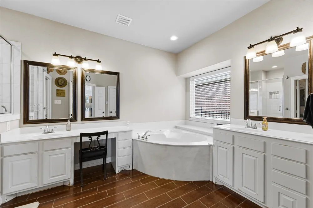 1530 Fairlakes Pointe Drive Rockwall, TX 75087