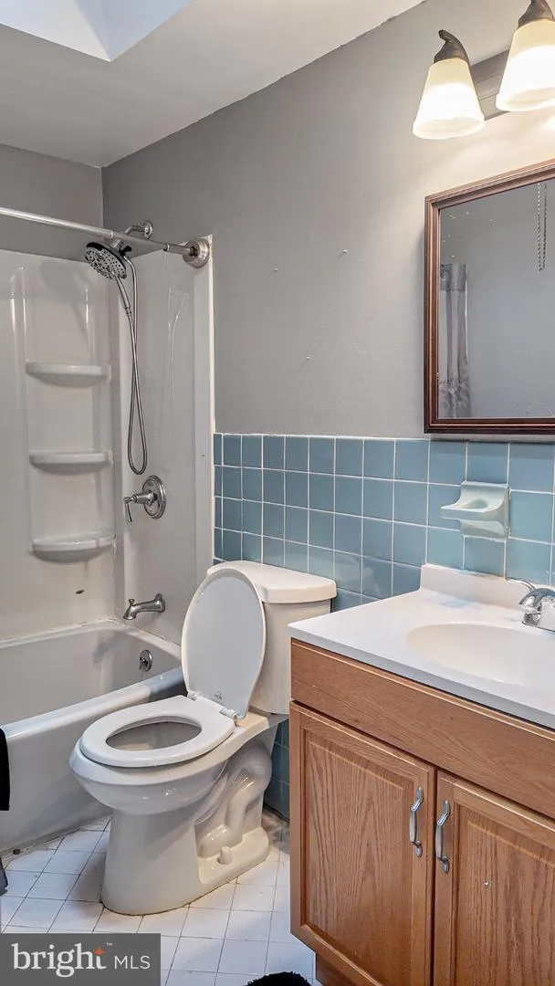 8520 BRIDLE ROAD Philadelphia, PA 19111