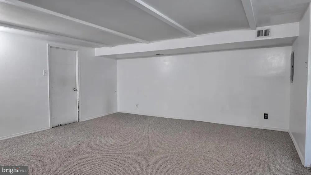 8520 BRIDLE ROAD Philadelphia, PA 19111