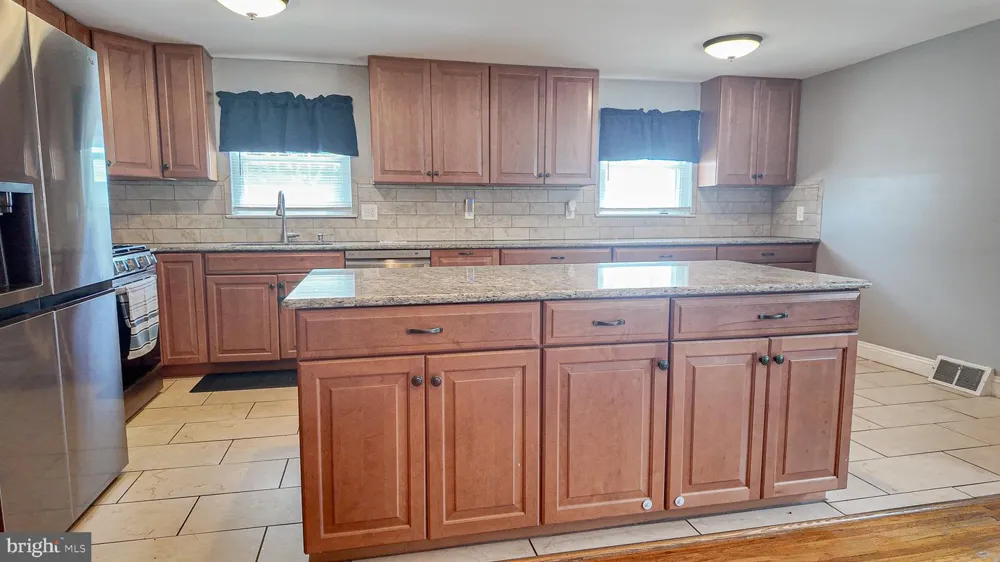 8520 BRIDLE ROAD Philadelphia, PA 19111