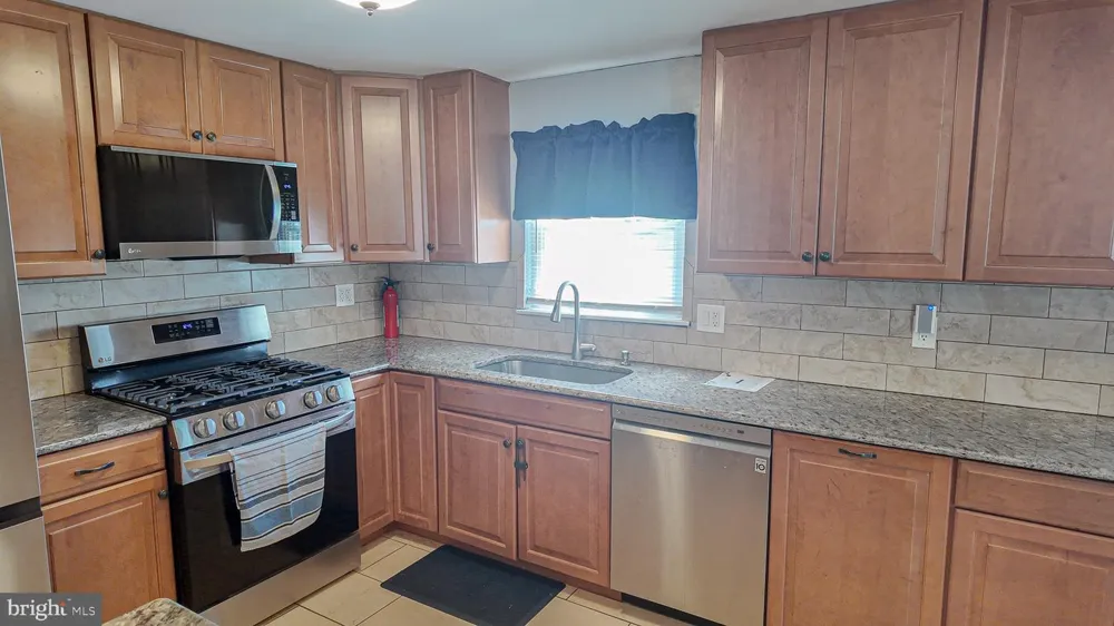 8520 BRIDLE ROAD Philadelphia, PA 19111