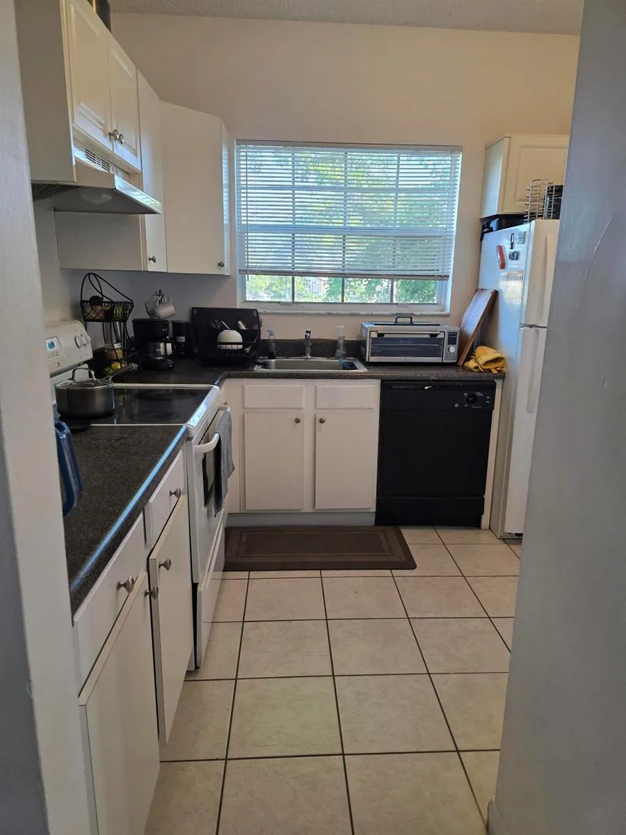 1821 NW 96TH TERRACE #5C Pembroke Pines, FL 33024