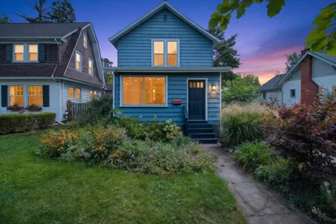 121 Kenwood Avenue