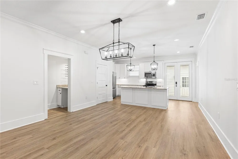 3923 W GRAY STREET Tampa, FL 33609