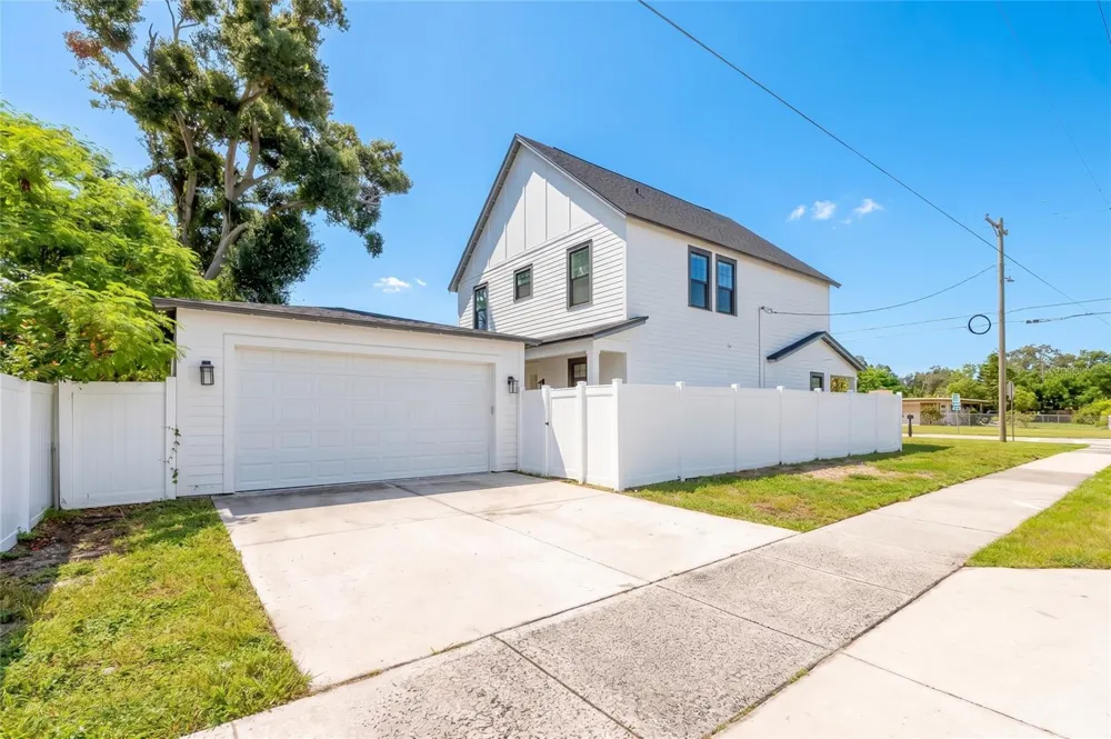 3923 W GRAY STREET Tampa, FL 33609