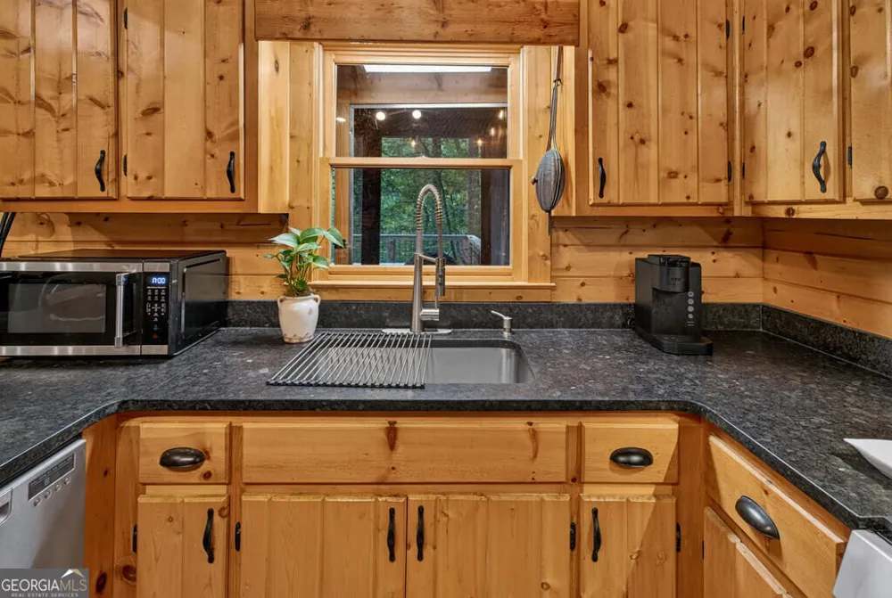 681 Skyview DR Ellijay, GA 30536