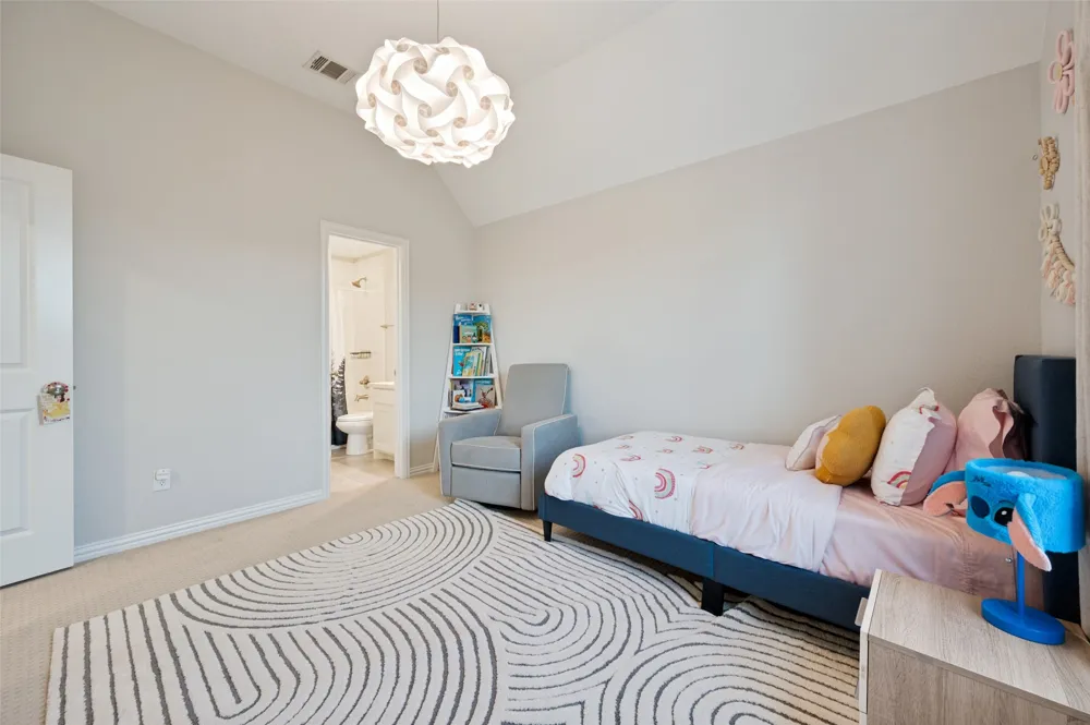 125 Erling Lane Irving, TX 75039
