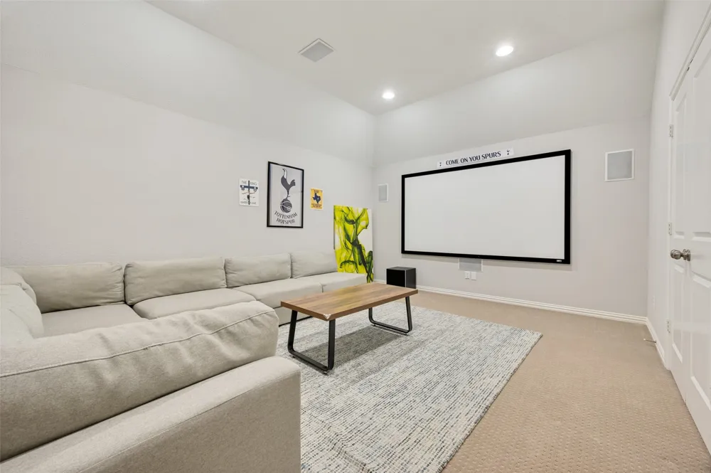 125 Erling Lane Irving, TX 75039