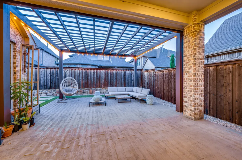 125 Erling Lane Irving, TX 75039