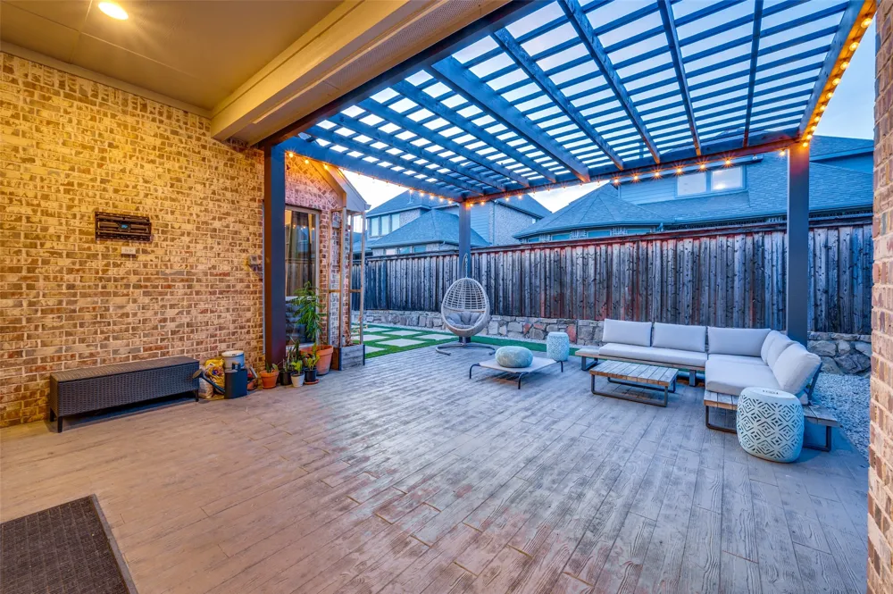 125 Erling Lane Irving, TX 75039