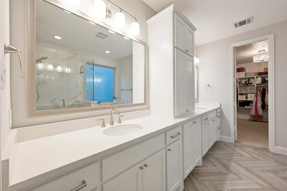 125 Erling Lane Irving, TX 75039