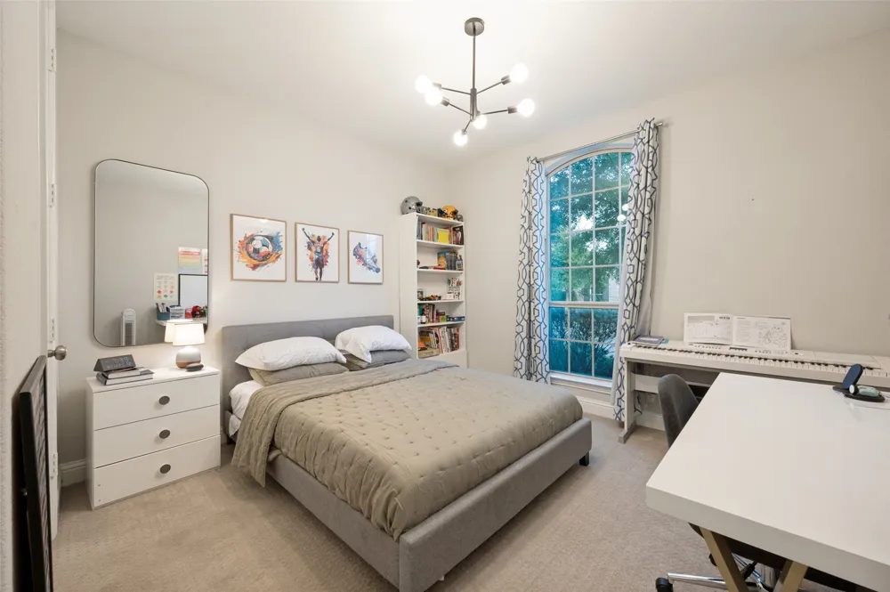 125 Erling Lane Irving, TX 75039