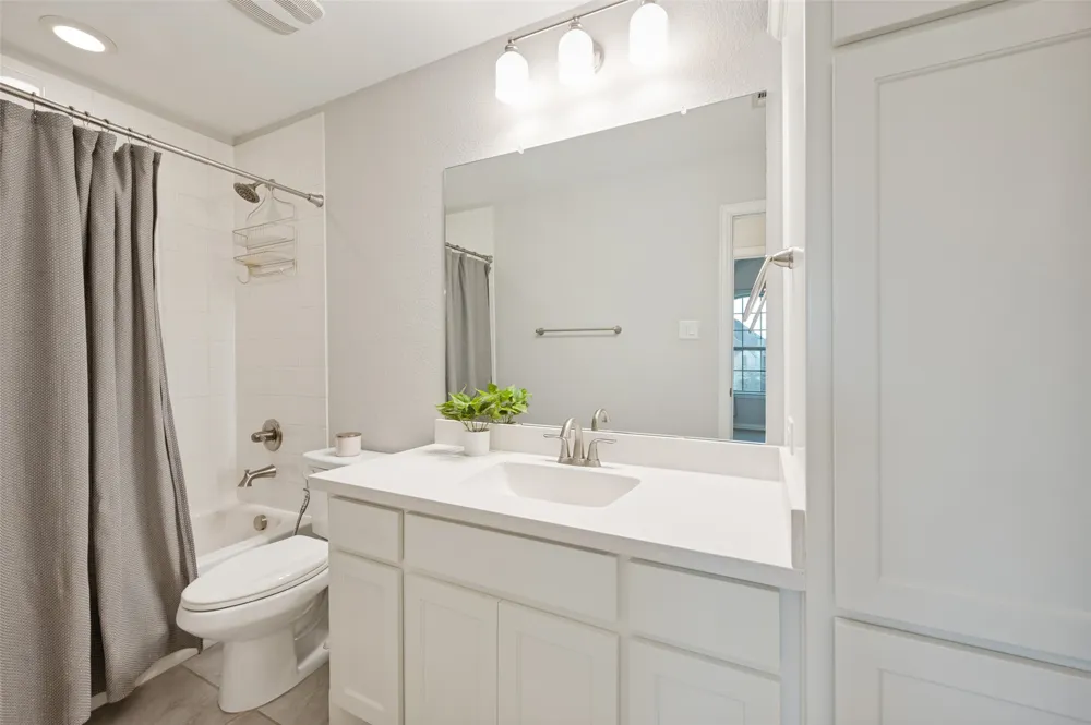 125 Erling Lane Irving, TX 75039
