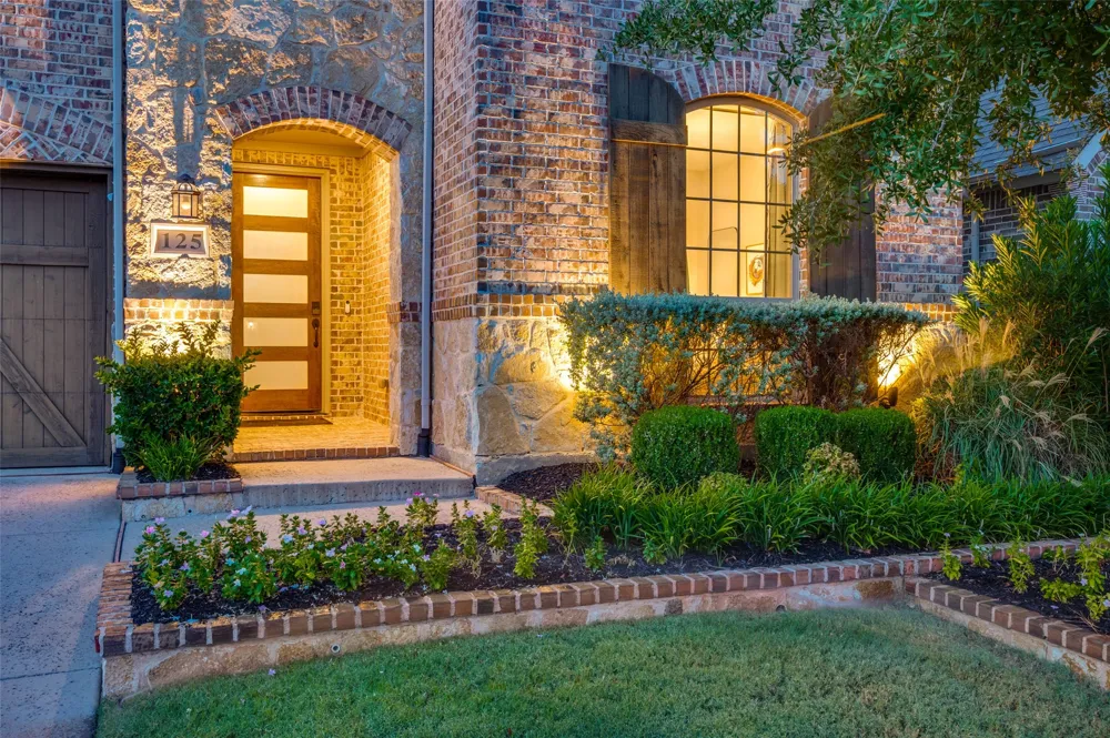 125 Erling Lane Irving, TX 75039