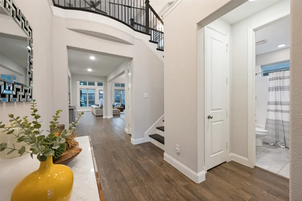 125 Erling Lane Irving, TX 75039