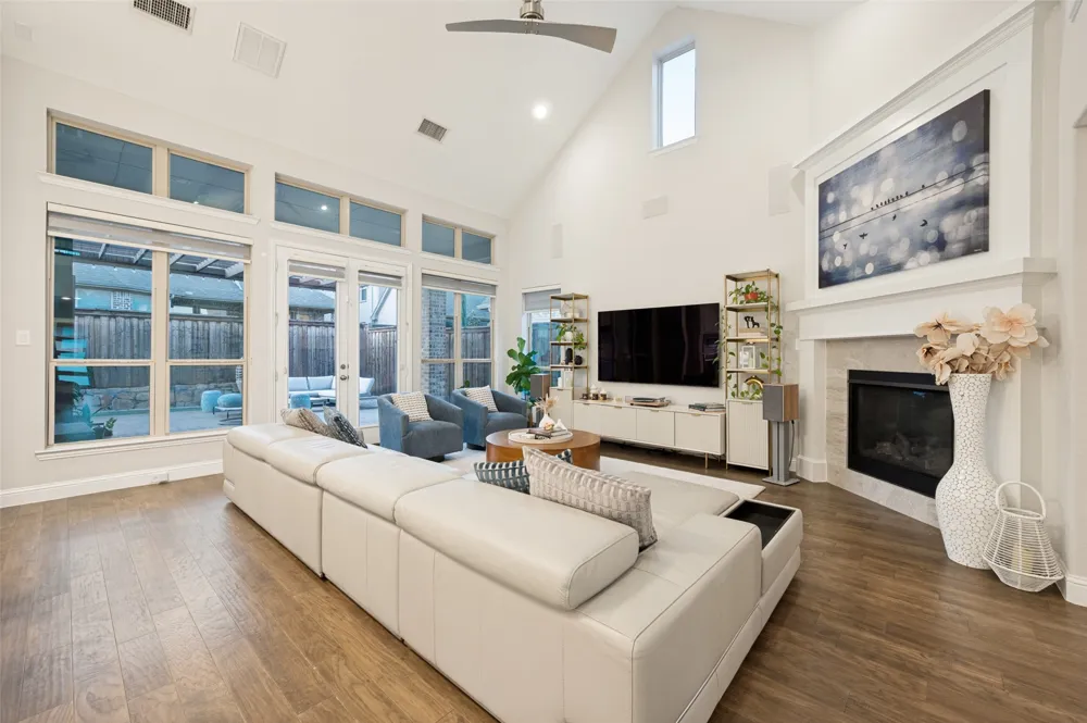 125 Erling Lane Irving, TX 75039