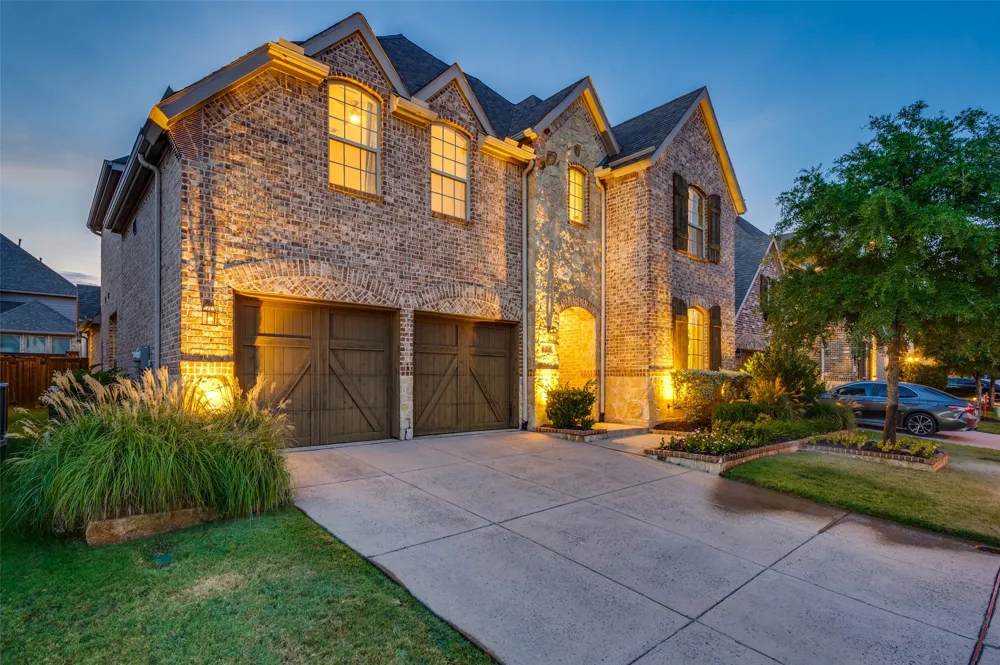 125 Erling Lane Irving, TX 75039