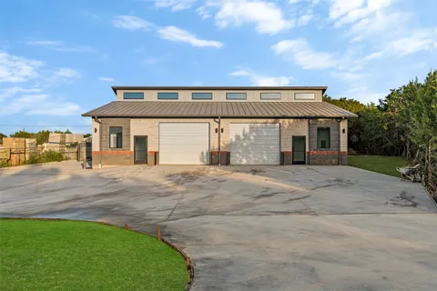 2555 Paluxy Highway