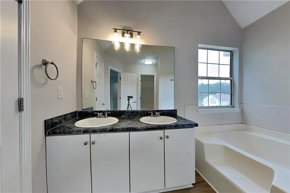 2781 Ward Lake Way Ellenwood, GA 30294