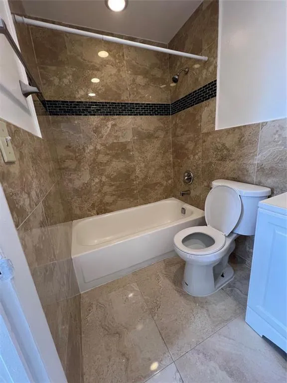 8060 COLONY CIRCLE #208 Tamarac, FL 33321