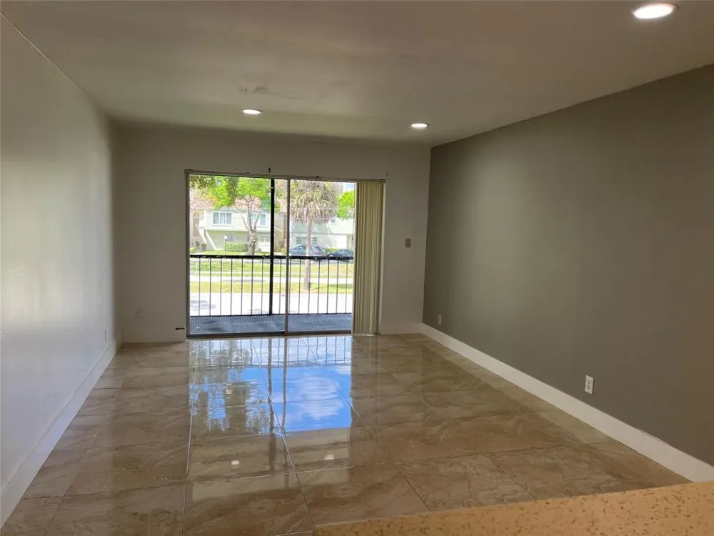 8060 COLONY CIRCLE #208 Tamarac, FL 33321