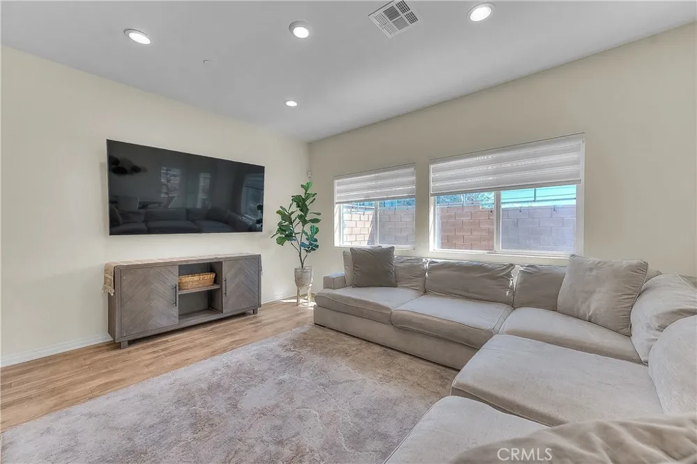 7205 Crescendo Lane Fontana, CA 92336