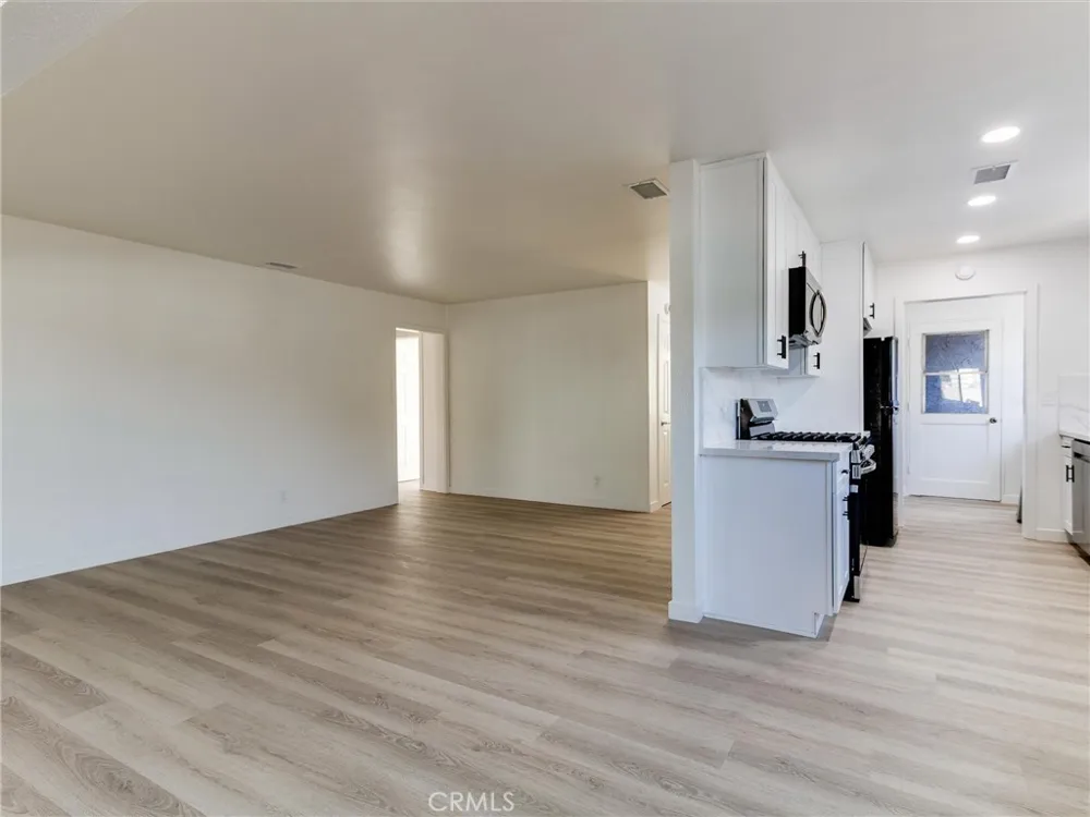 21443 Verne Avenue Lakewood, CA 90715