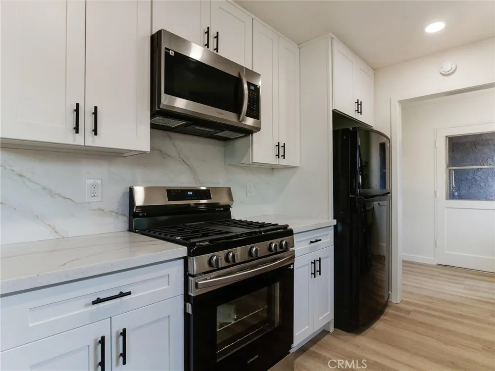 21443 Verne Avenue Lakewood, CA 90715