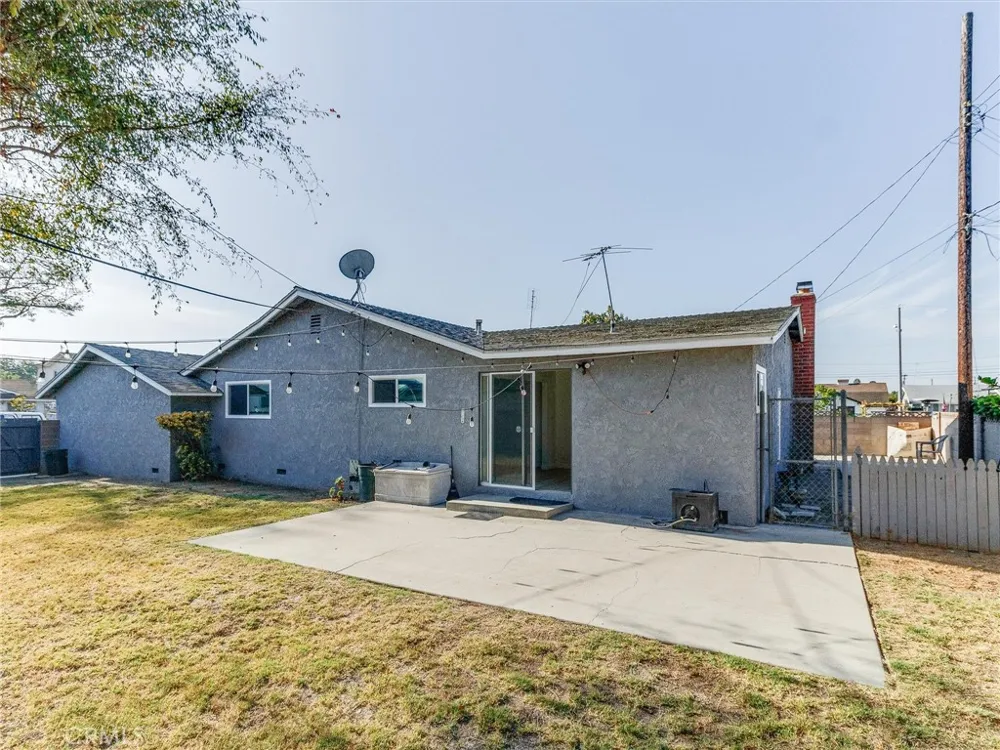 21443 Verne Avenue Lakewood, CA 90715