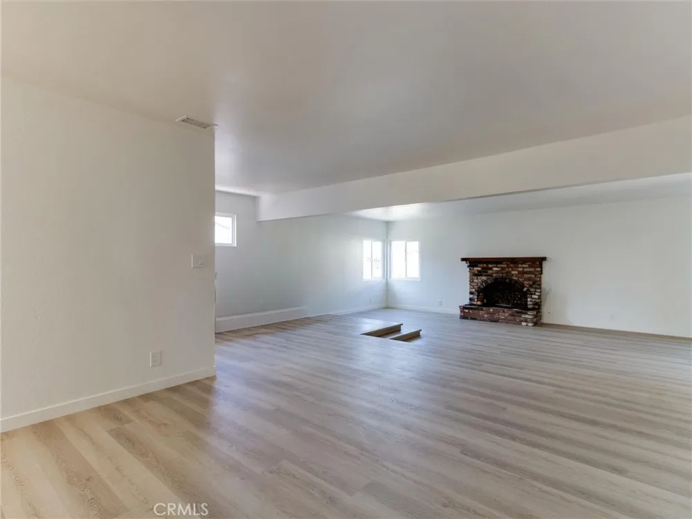 21443 Verne Avenue Lakewood, CA 90715