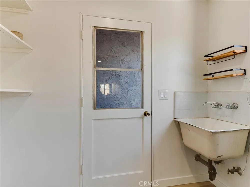 21443 Verne Avenue Lakewood, CA 90715
