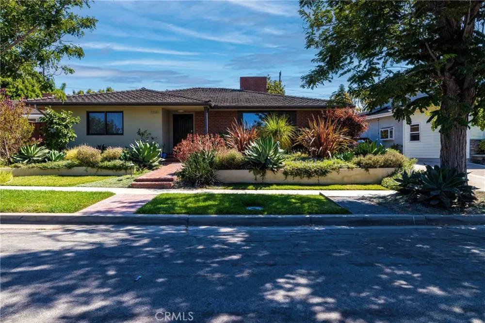 5220 E Los Flores Street Long Beach, CA 90815