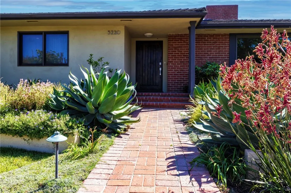5220 E Los Flores Street Long Beach, CA 90815