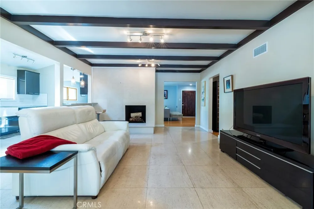 5220 E Los Flores Street Long Beach, CA 90815