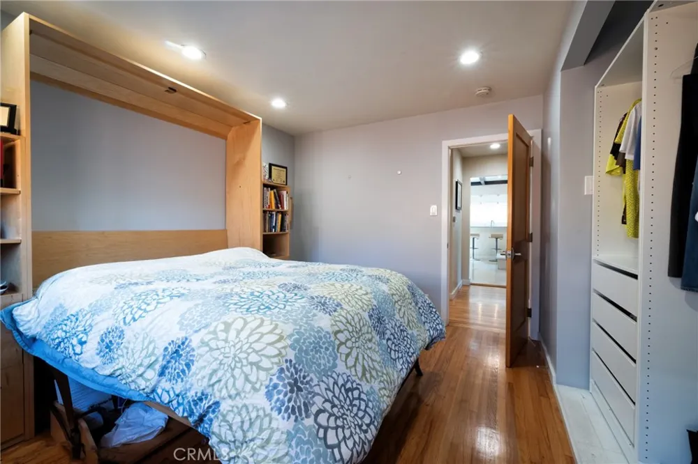 5220 E Los Flores Street Long Beach, CA 90815