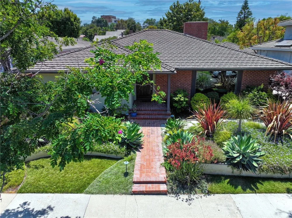 5220 E Los Flores Street Long Beach, CA 90815