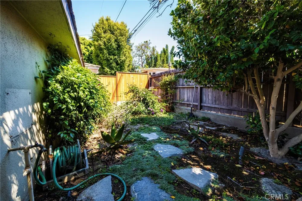 5220 E Los Flores Street Long Beach, CA 90815