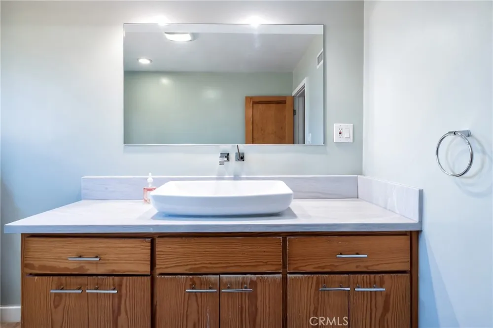 5220 E Los Flores Street Long Beach, CA 90815