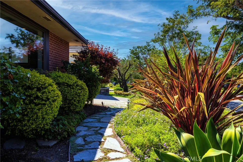 5220 E Los Flores Street Long Beach, CA 90815