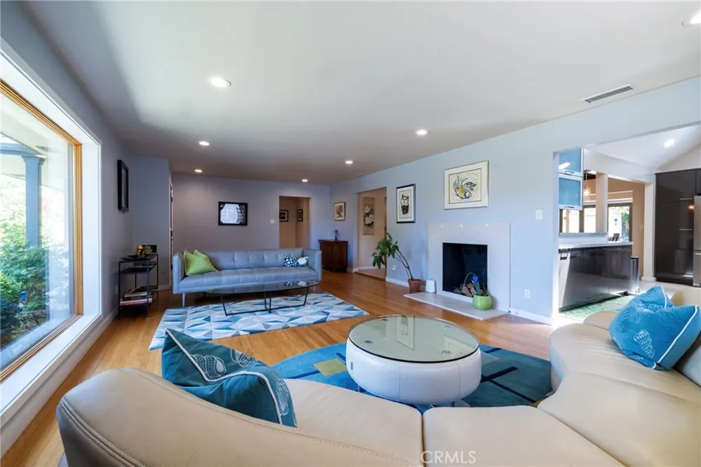 5220 E Los Flores Street Long Beach, CA 90815