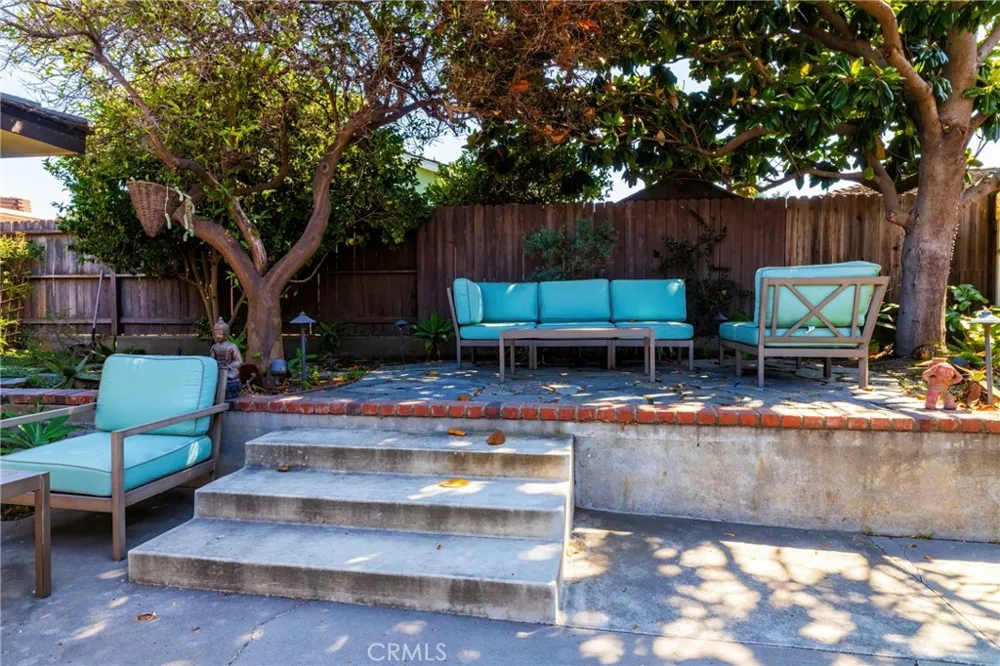 5220 E Los Flores Street Long Beach, CA 90815