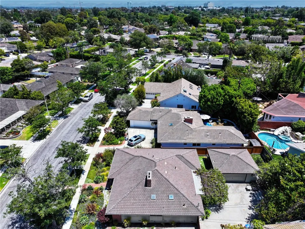 5220 E Los Flores Street Long Beach, CA 90815