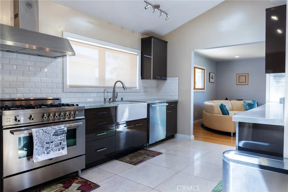 5220 E Los Flores Street Long Beach, CA 90815